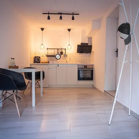 студио черно и бяло סנדנסקי