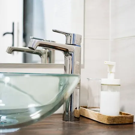 דירה студио черно и бяло סנדנסקי