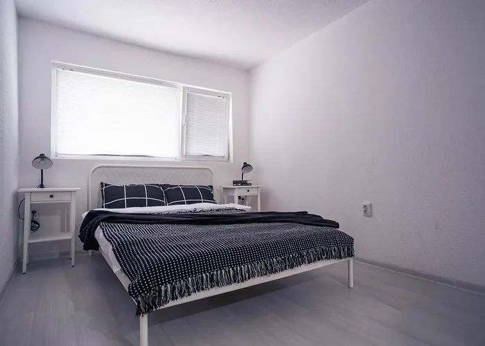 Apartament студио черно и бяло